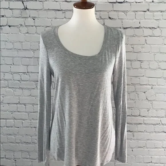 🌺White House Black Market Long Sleeved Top Sz Med - Picture 1 of 4